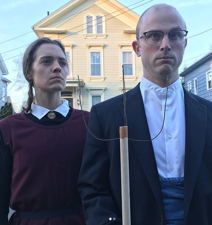 @covidclassics' recreation of Grant Wood's American Gothic